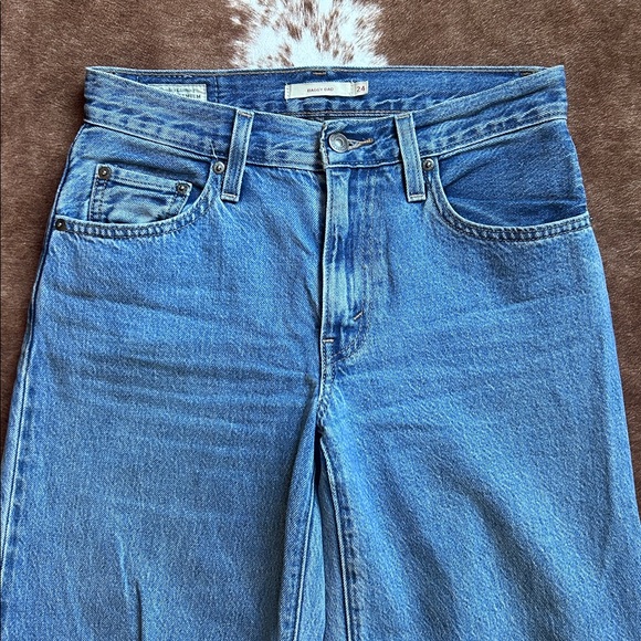Levi’s Baggy Dad in Medium Wash - Picture 3 of 5